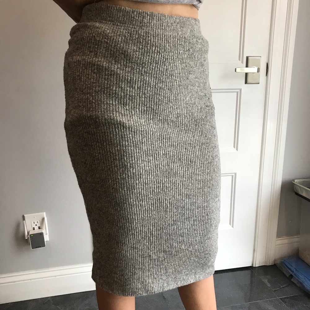 Grey ribbed midi skirt
